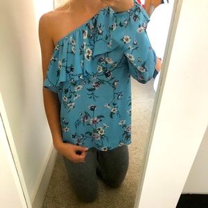 Justfab off the shoulder floral blouse Size (S)